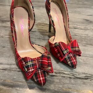 Betsey Johnson Plaid Bow Heels size 7
